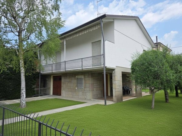 casa indipendente in vendita a Castelnovo di Sotto in zona Case Melli
