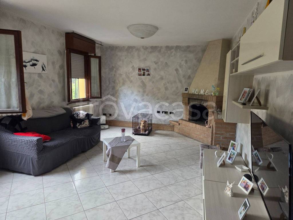 appartamento in vendita a Castelnovo di Sotto in zona Case Melli