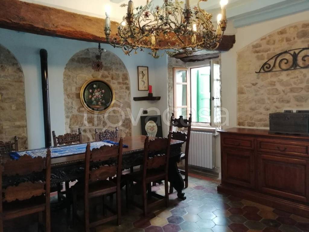 casa indipendente in vendita a Castelnovo ne' Monti in zona Felinamata