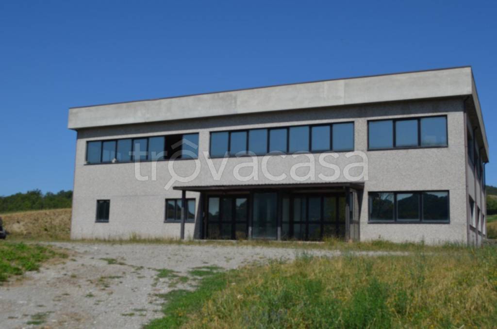 locale commerciale in vendita a Castelnovo ne' Monti