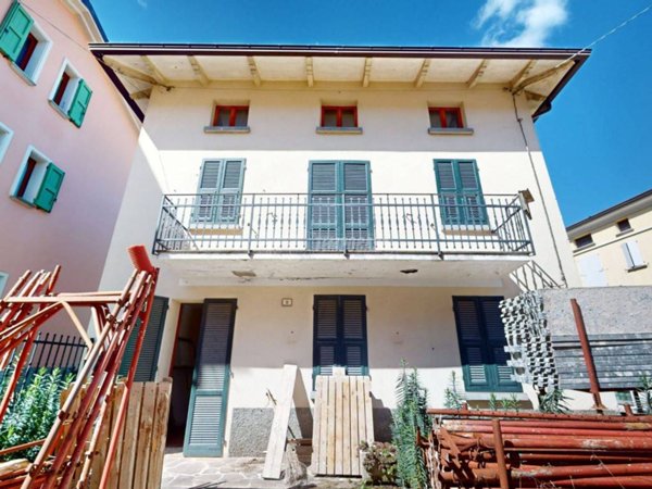 casa indipendente in vendita a Castelnovo ne' Monti