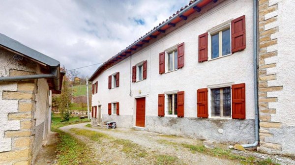 casa indipendente in vendita a Castelnovo ne' Monti