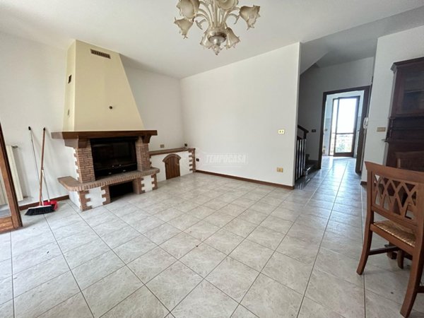 casa indipendente in vendita a Castelnovo ne' Monti
