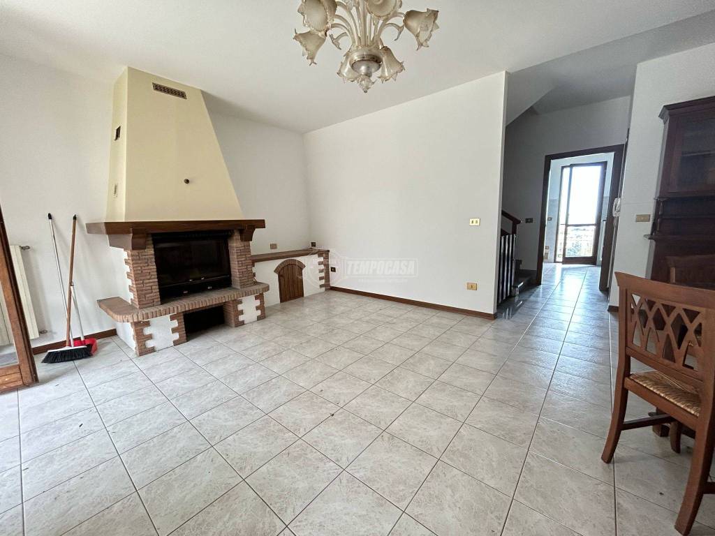 casa indipendente in vendita a Castelnovo ne' Monti