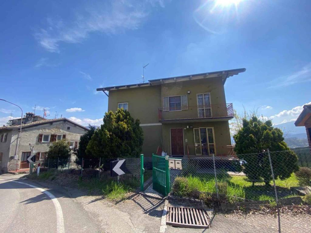 casa indipendente in vendita a Castelnovo ne' Monti