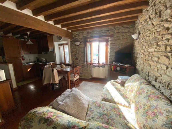 casa indipendente in vendita a Castelnovo ne' Monti