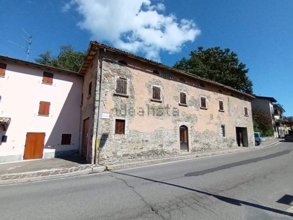 casa indipendente in vendita a Castelnovo ne' Monti