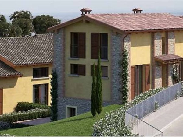 quadrivano in vendita a Castelnovo ne' Monti in zona Casale
