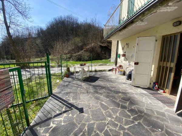 casa indipendente in vendita a Castelnovo ne' Monti in zona Gatta