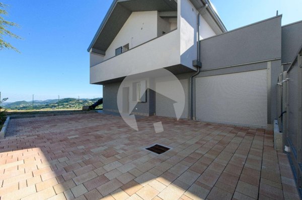 casa indipendente in vendita a Castelnovo ne' Monti