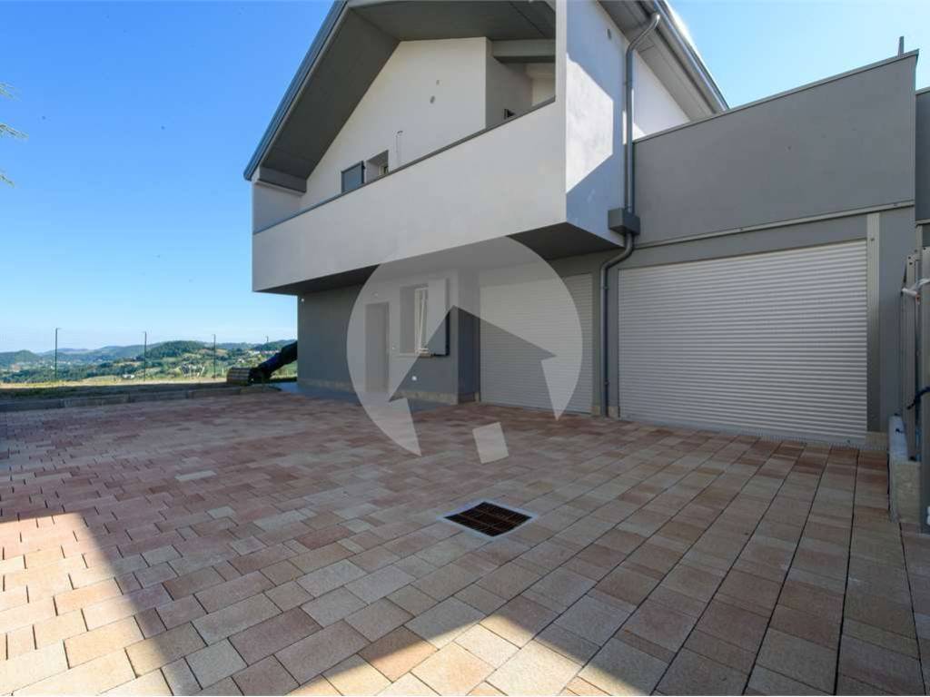 casa indipendente in vendita a Castelnovo ne' Monti
