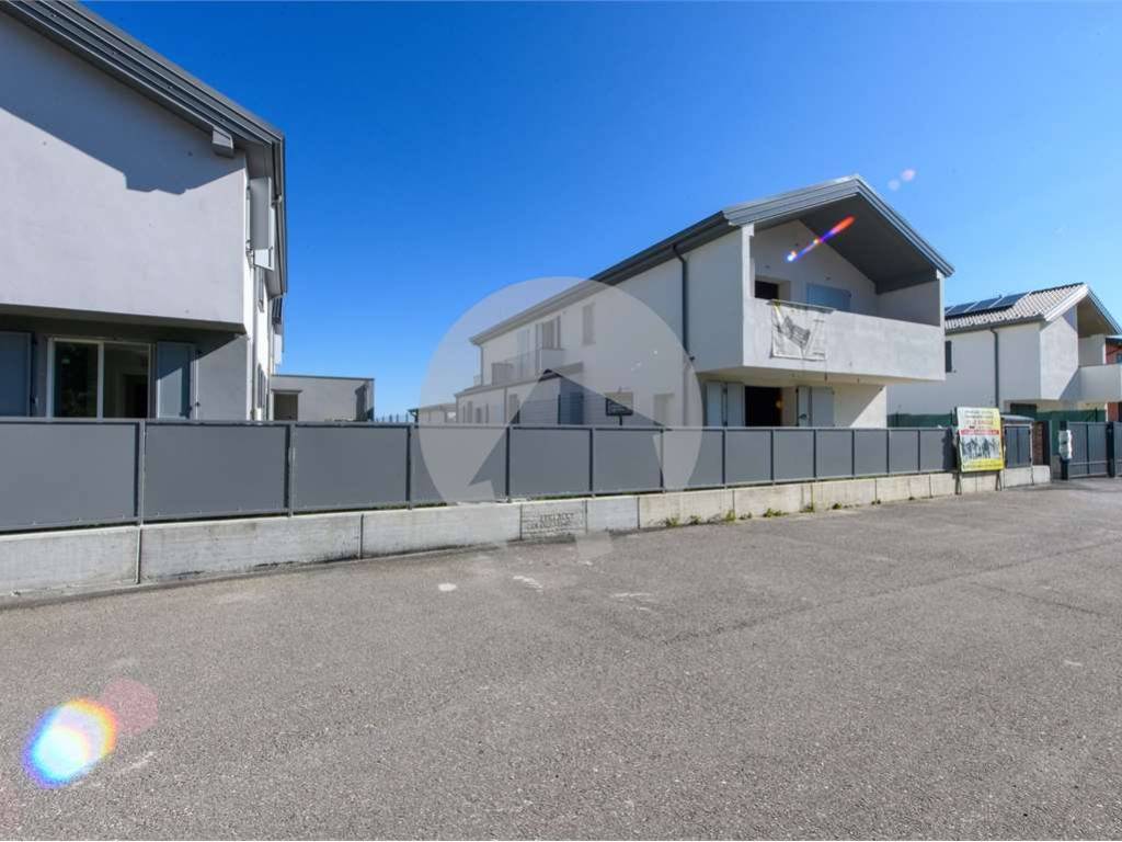 casa indipendente in vendita a Castelnovo ne' Monti