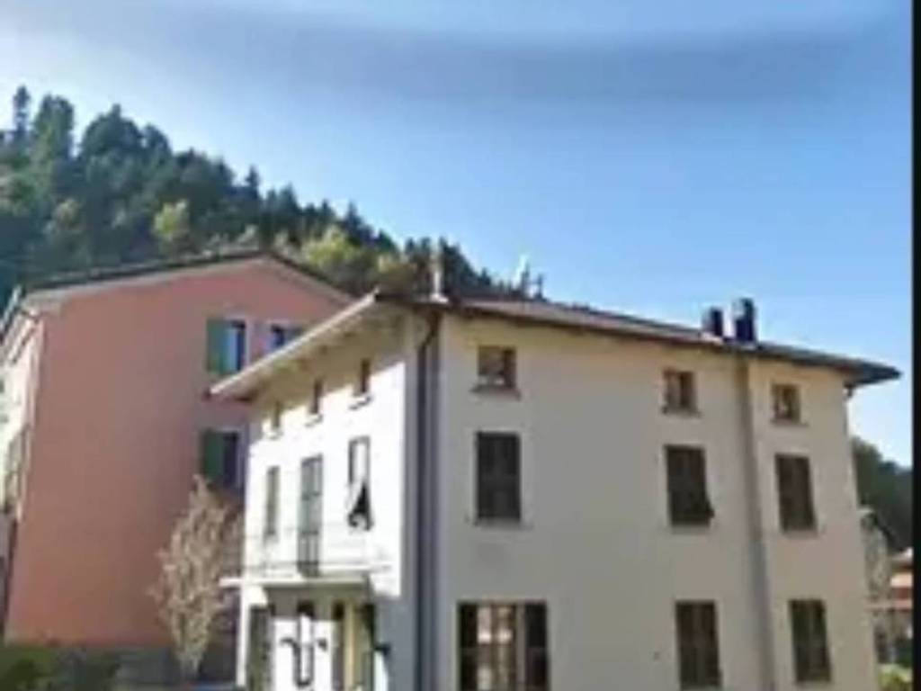 casa indipendente in vendita a Castelnovo ne' Monti in zona Casino