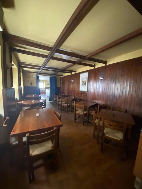 negozio in vendita a Castelnovo ne' Monti