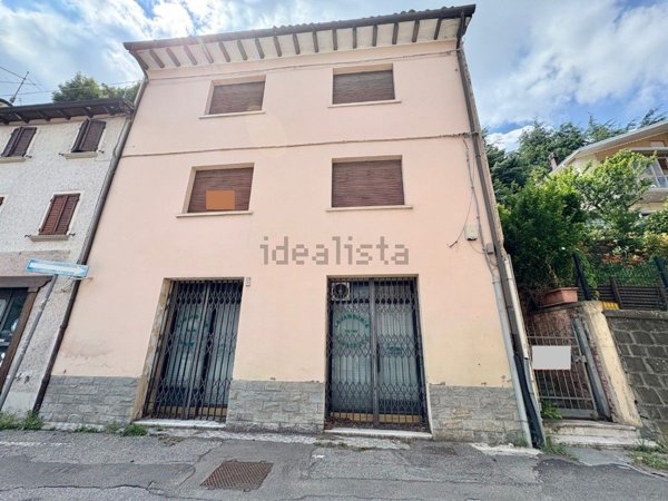 casa semindipendente in vendita a Castelnovo ne' Monti
