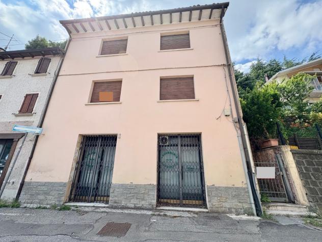 casa semindipendente in vendita a Castelnovo ne' Monti