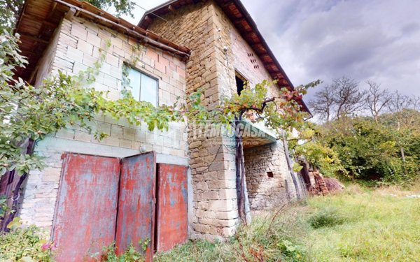 casale in vendita a Castelnovo ne' Monti