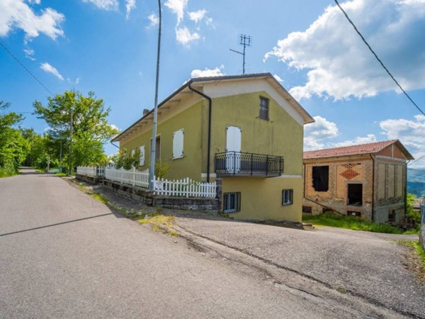 casa indipendente in vendita a Castelnovo ne' Monti in zona Ca' di Scatola