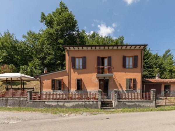 casa indipendente in vendita a Castelnovo ne' Monti