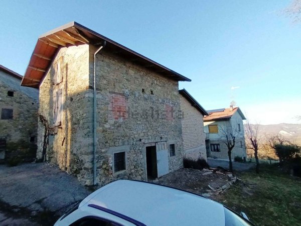 appartamento in vendita a Castelnovo ne' Monti in zona Regnola