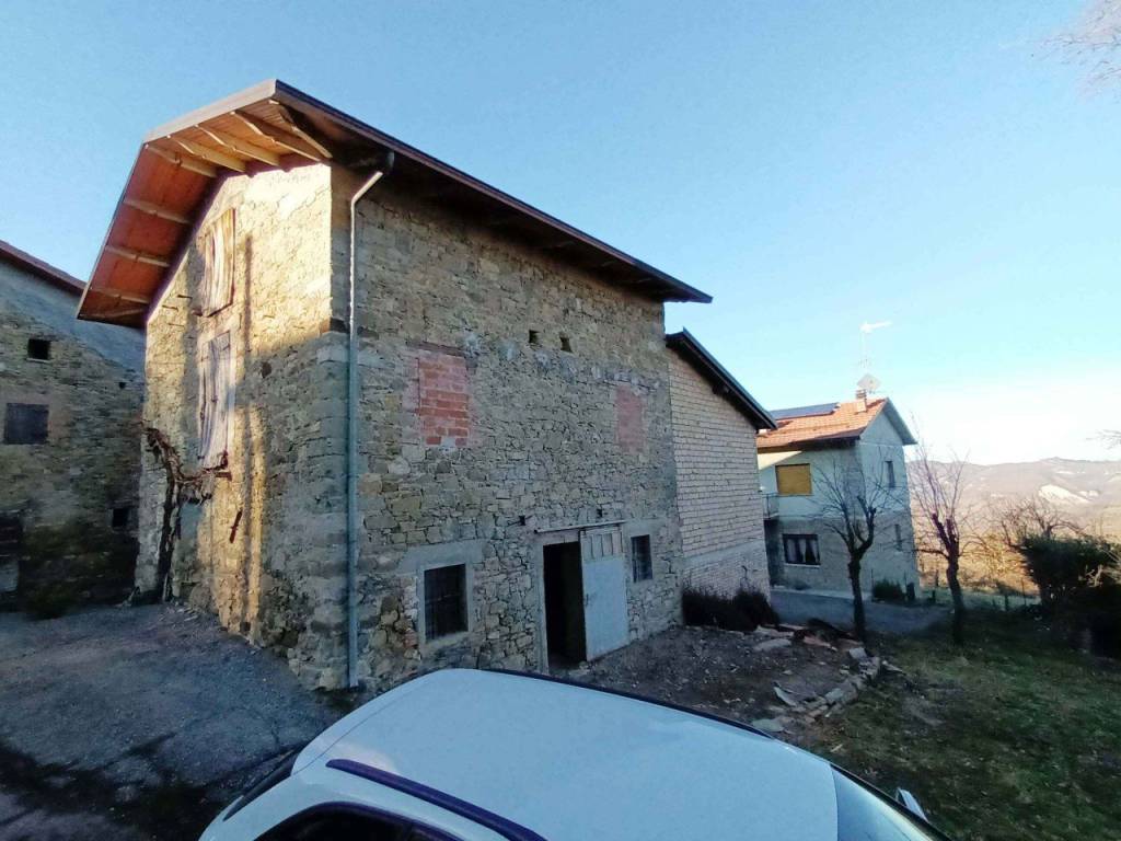 appartamento in vendita a Castelnovo ne' Monti in zona Regnola