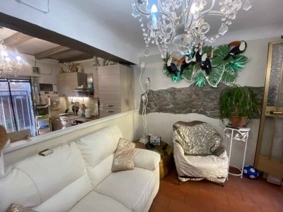 casa indipendente in vendita a Castelnovo ne' Monti in zona Schiezza