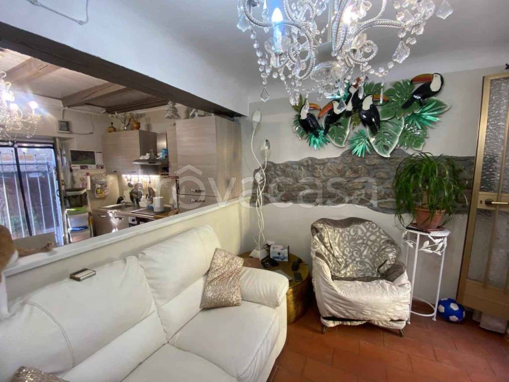 casa indipendente in vendita a Castelnovo ne' Monti in zona Schiezza