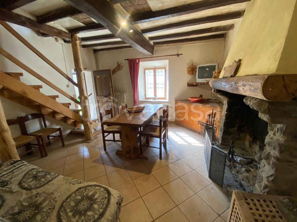 casa indipendente in vendita a Castelnovo ne' Monti in zona Bondolo