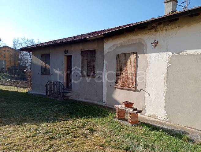 appartamento in vendita a Castelnovo ne' Monti in zona Regnola