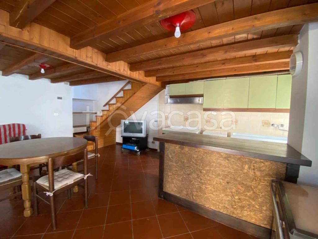 casa indipendente in vendita a Castelnovo ne' Monti in zona Costa de' Grassi