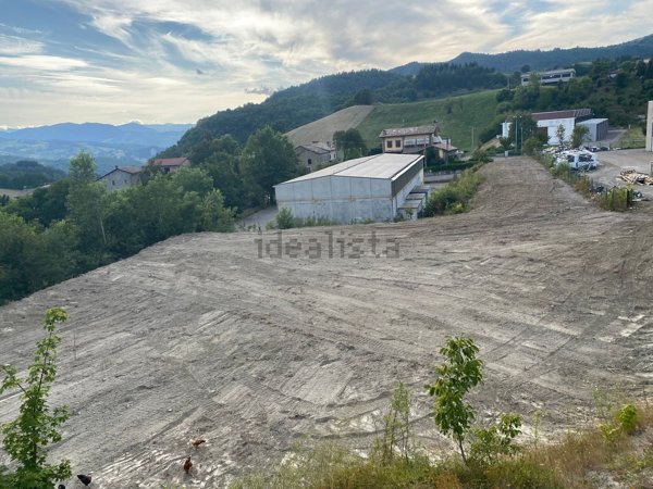 terreno edificabile in vendita a Castelnovo ne' Monti in zona Casino