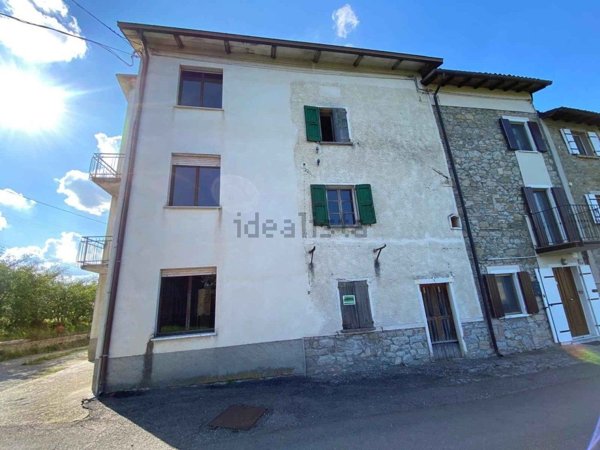 casa indipendente in vendita a Castelnovo ne' Monti in zona Croce