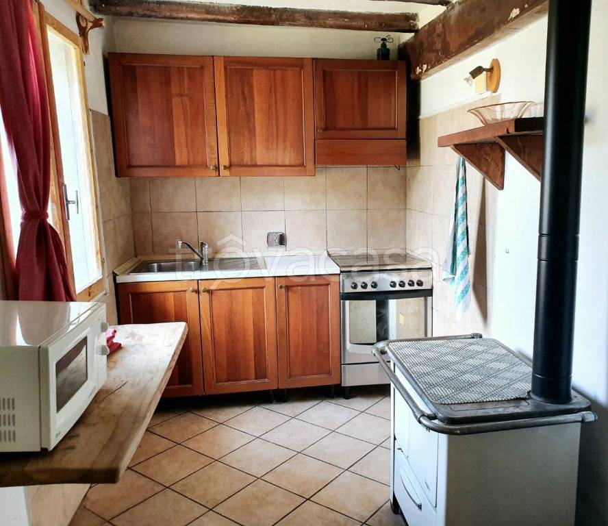 casa semindipendente in vendita a Castelnovo ne' Monti in zona Bondolo