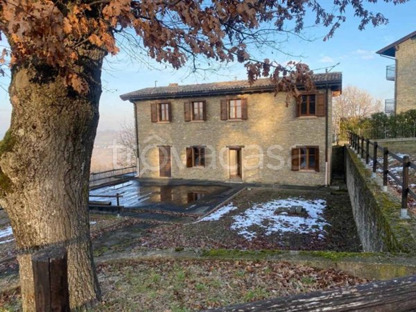 casa indipendente in vendita a Castelnovo ne' Monti