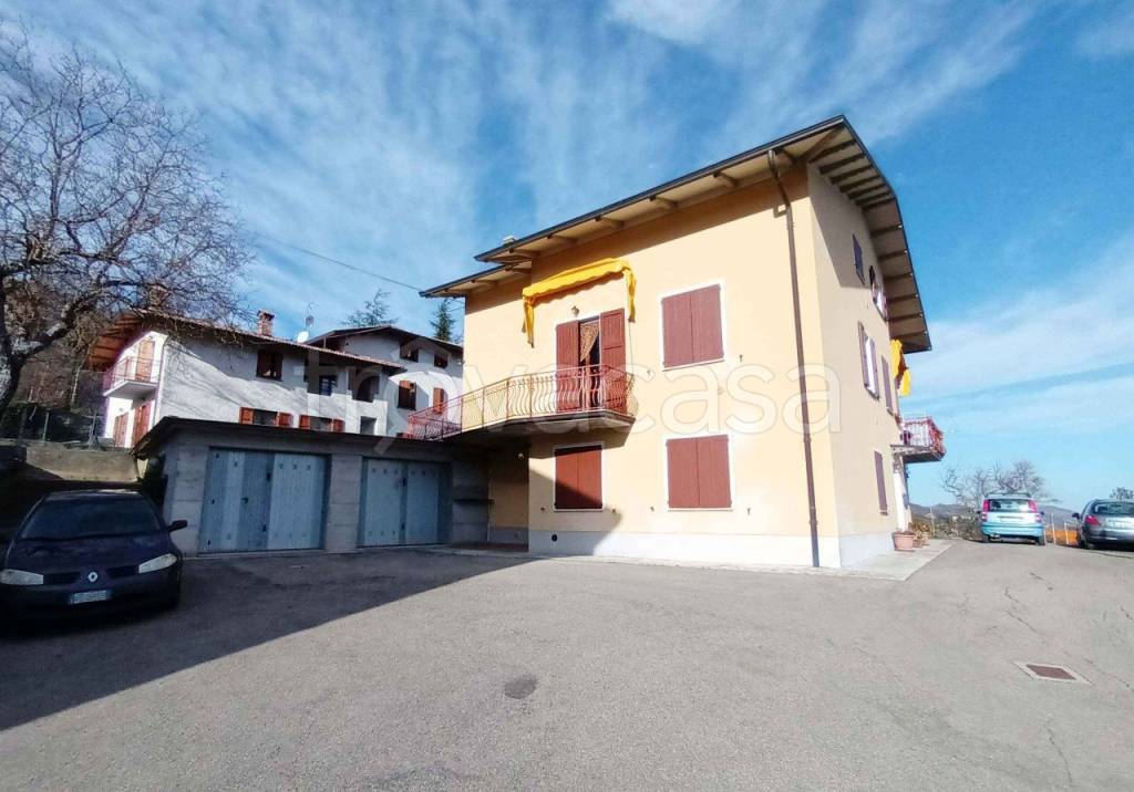 casa indipendente in vendita a Castelnovo ne' Monti in zona Casale