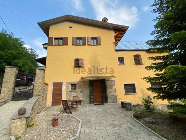 casa indipendente in vendita a Castelnovo ne' Monti in zona Monticello