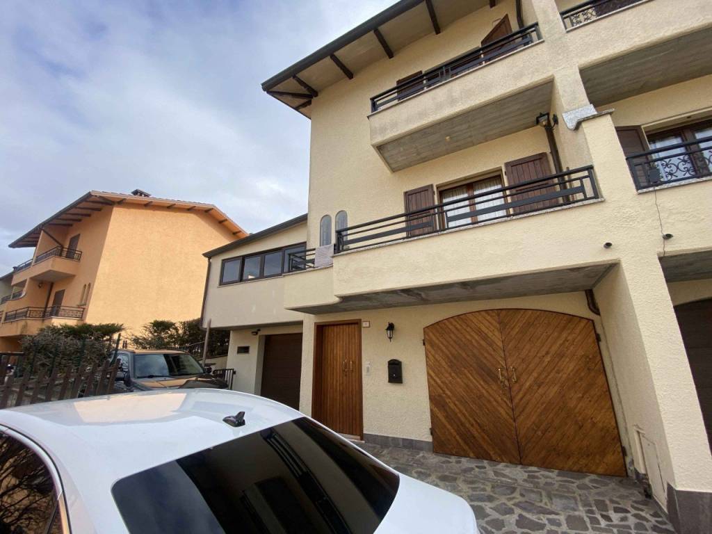 casa indipendente in vendita a Castelnovo ne' Monti