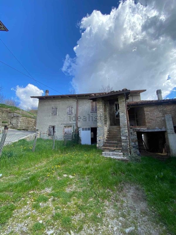 casa indipendente in vendita a Castelnovo ne' Monti in zona Costa de' Grassi