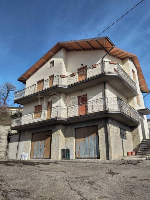 casa indipendente in vendita a Castelnovo ne' Monti in zona Costa de' Grassi