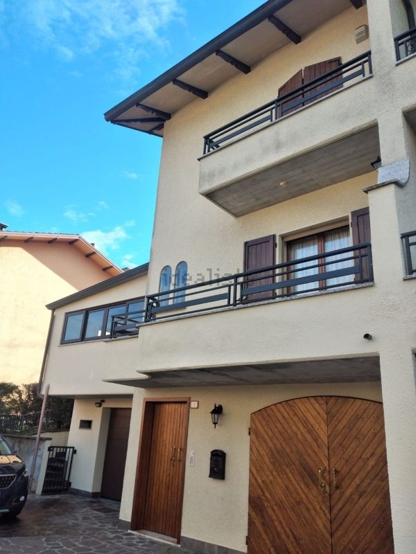 casa indipendente in vendita a Castelnovo ne' Monti