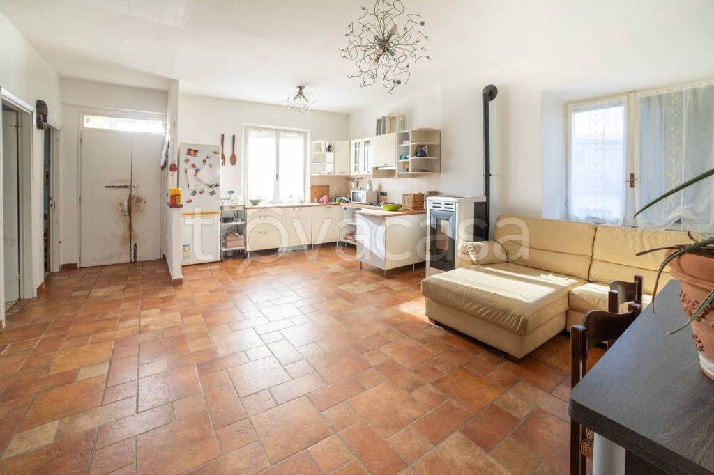casa indipendente in vendita a Castelnovo ne' Monti in zona Costa de' Grassi