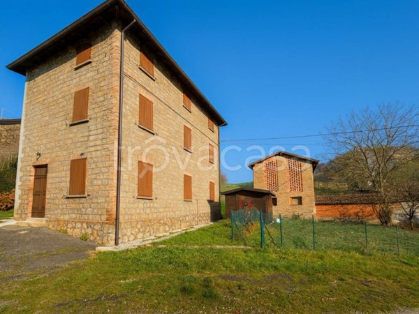 casa indipendente in vendita a Castelnovo ne' Monti in zona Monte Castagneto