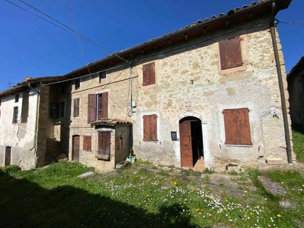 casa indipendente in vendita a Castelnovo ne' Monti in zona Castagnedolo