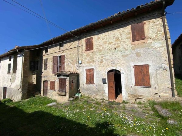 casa indipendente in vendita a Castelnovo ne' Monti in zona Castagnedolo