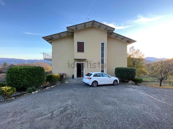 casa indipendente in vendita a Castelnovo ne' Monti in zona Maro