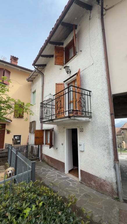 appartamento in vendita a Castelnovo ne' Monti in zona Carnola