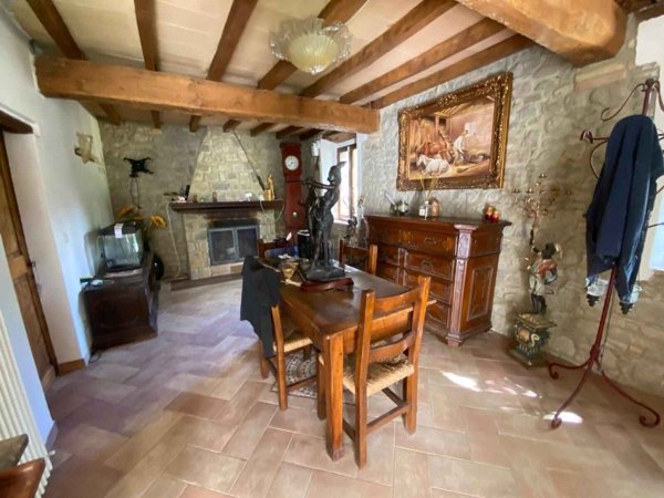 casa indipendente in vendita a Castelnovo ne' Monti in zona Frascaro