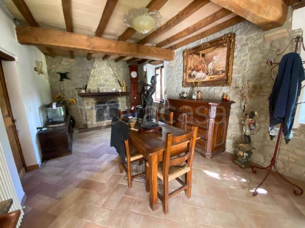 casa indipendente in vendita a Castelnovo ne' Monti in zona Frascaro