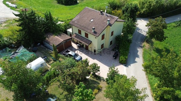 casa indipendente in vendita a Castelnovo ne' Monti in zona Casino