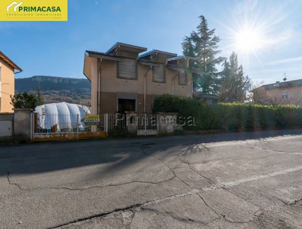 casa indipendente in vendita a Castelnovo ne' Monti in zona Casino
